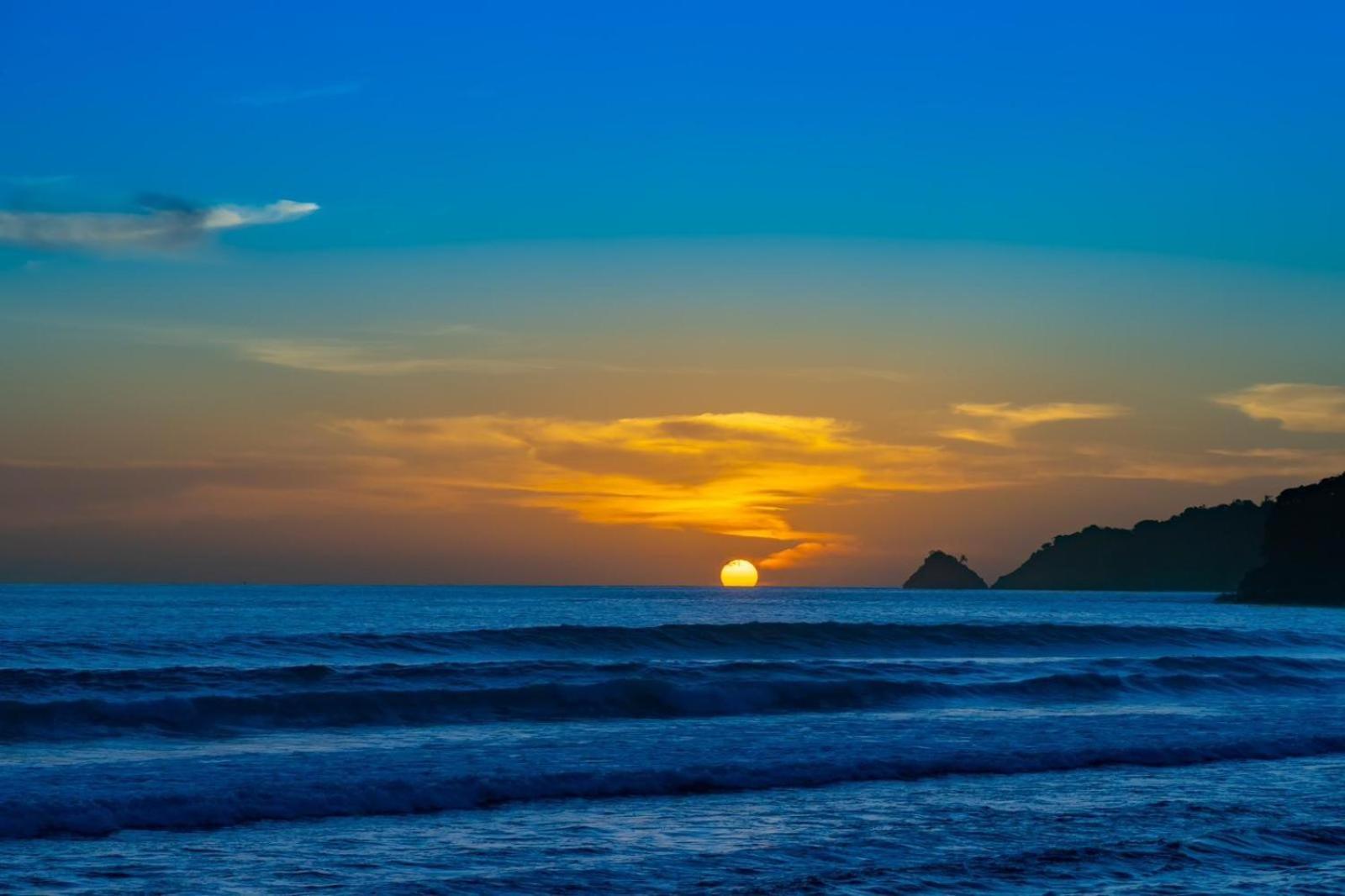 Fundee Boutique Hotel Patong Bagian luar foto