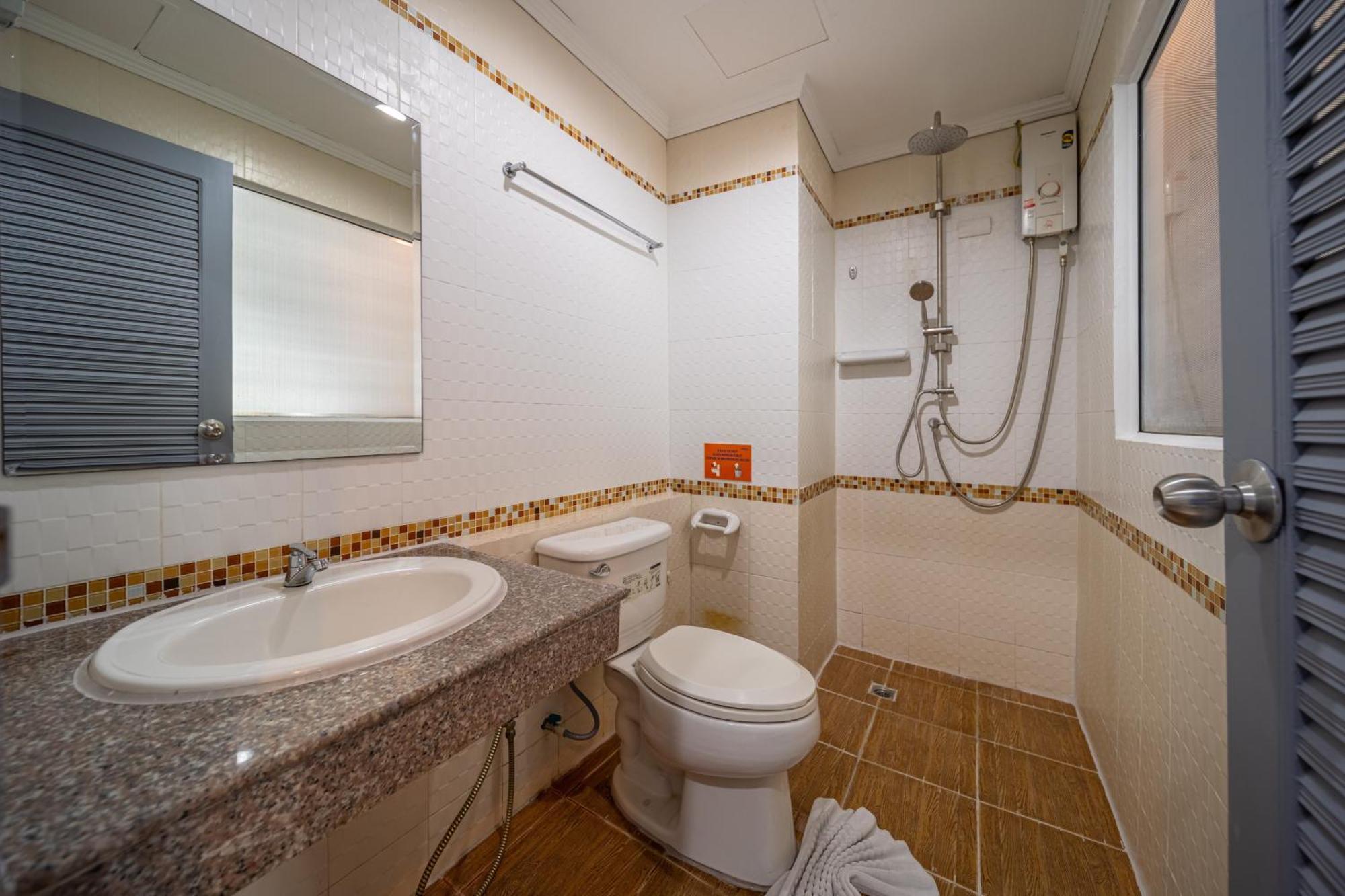 Fundee Boutique Hotel Patong Bagian luar foto