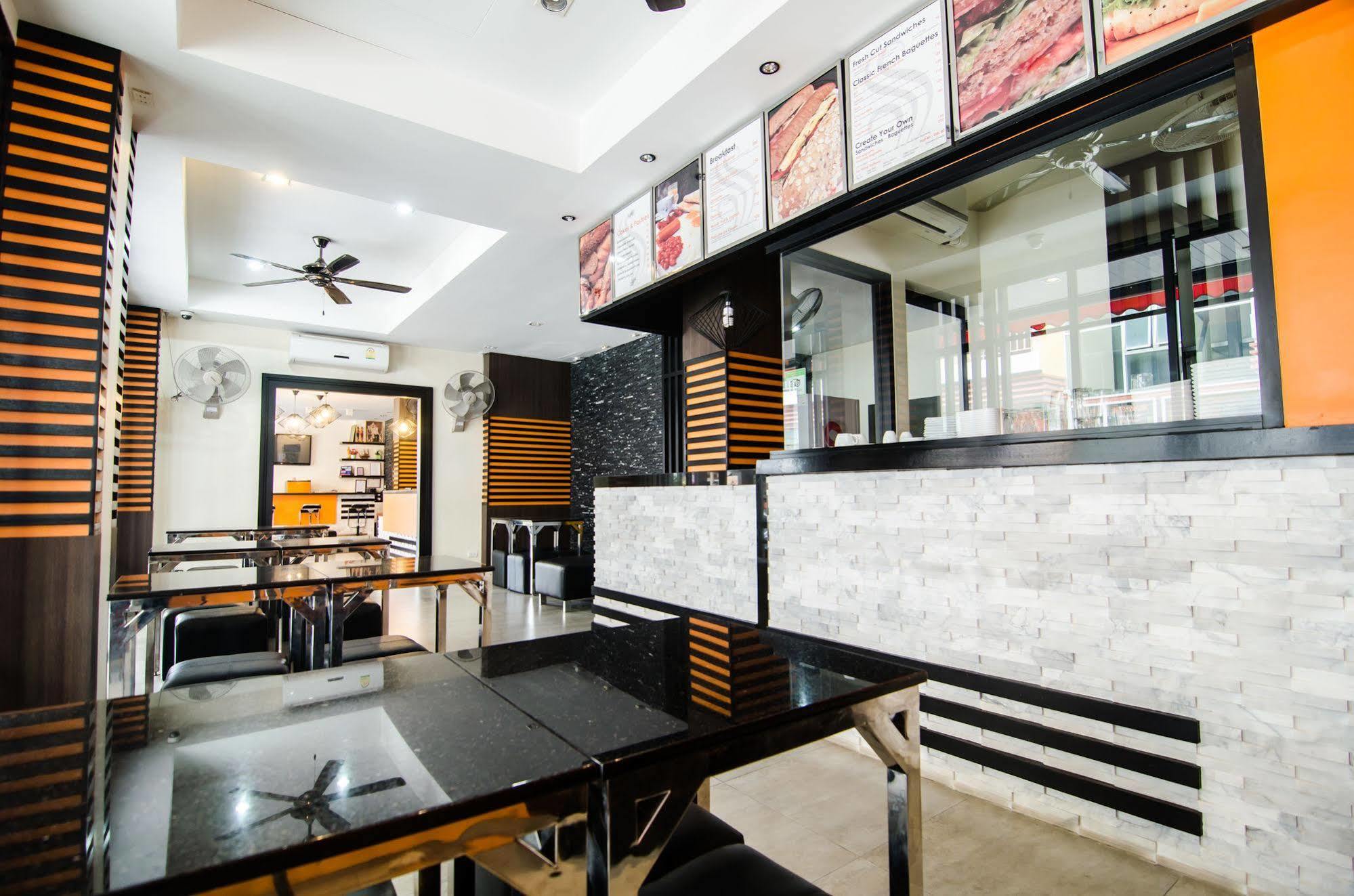 Fundee Boutique Hotel Patong Bagian luar foto